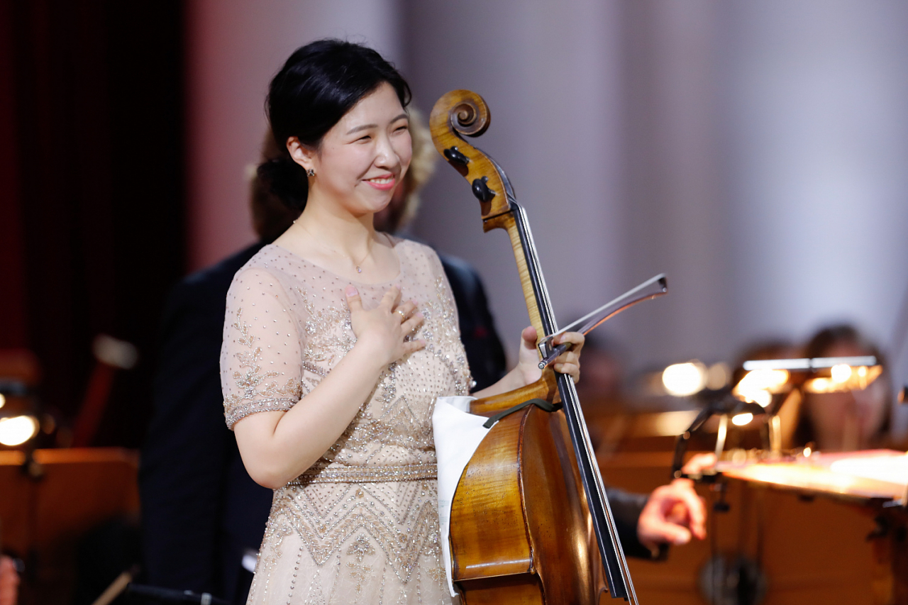 South Korean cellist Lee Young-eun, who received the first prize in the cello category at the International Tchaikovsky Competition, smiles after performing in the third round of the competition on Wednesday. (International Tchaikovsky Competition)