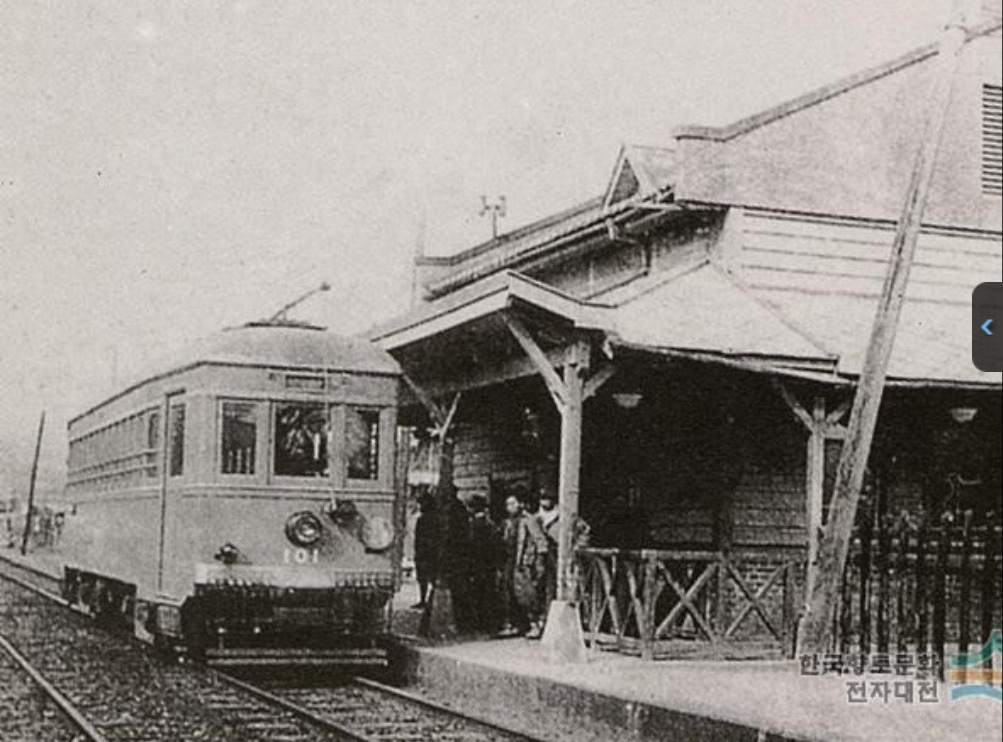 An undated picture of the old Oncheonjang streetcar station (Busan Metropolitan Government)