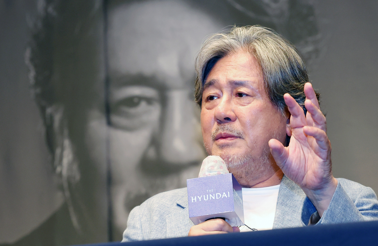 Actor Choi Min-sik speaks during a press conference held at Hyundai Department Store in Jung-dong, Bucheon, Friday. (Yonhap)