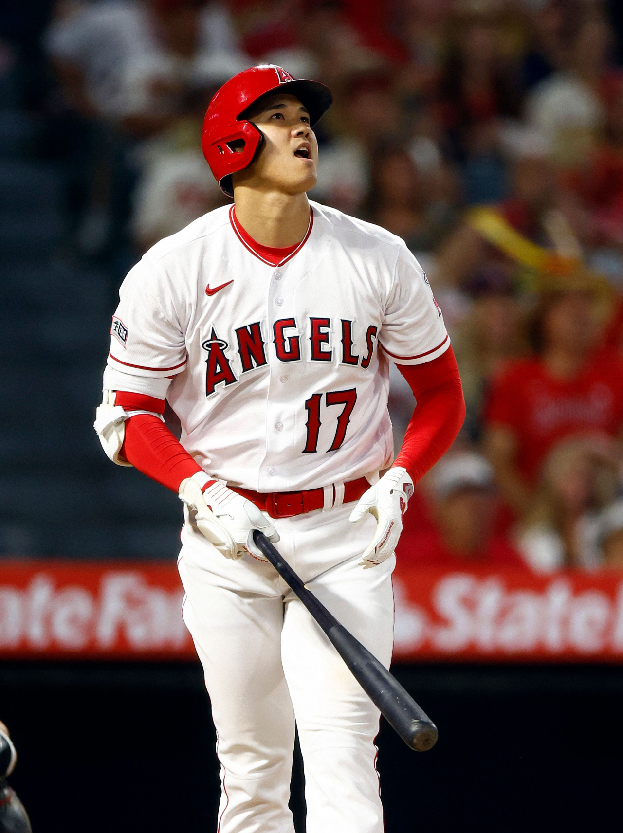Shohei Ohtani of the Los Angeles Angels hits a home run against the Arizona Diamondbacks in the sixth inning at Angel Stadium of Anaheim on Friday. (Getty Images-AFP)