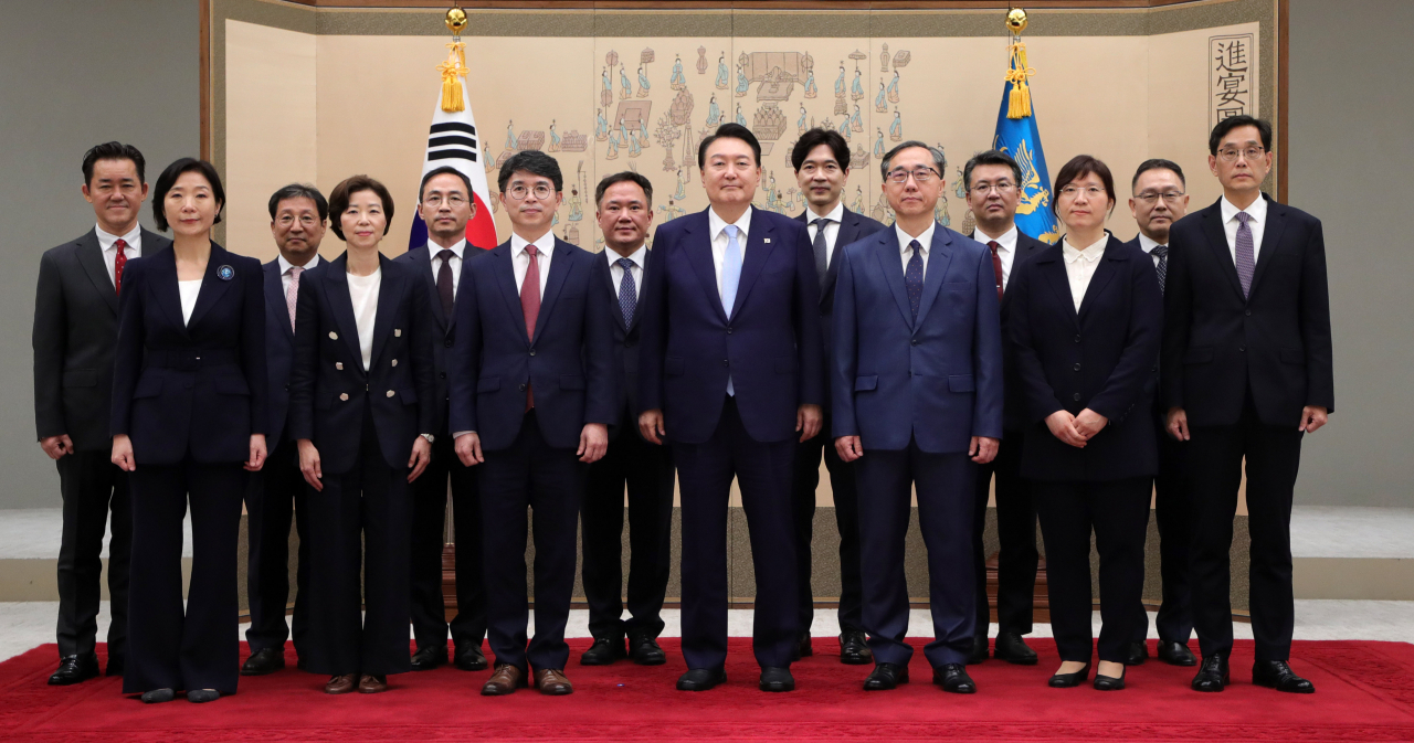 President Yoon Suk Yeol (center) poses for a photo with newly appointed vice ministers after presenting them with certificates of appointment at the presidential office in Seoul on Monday. (Yonhap)