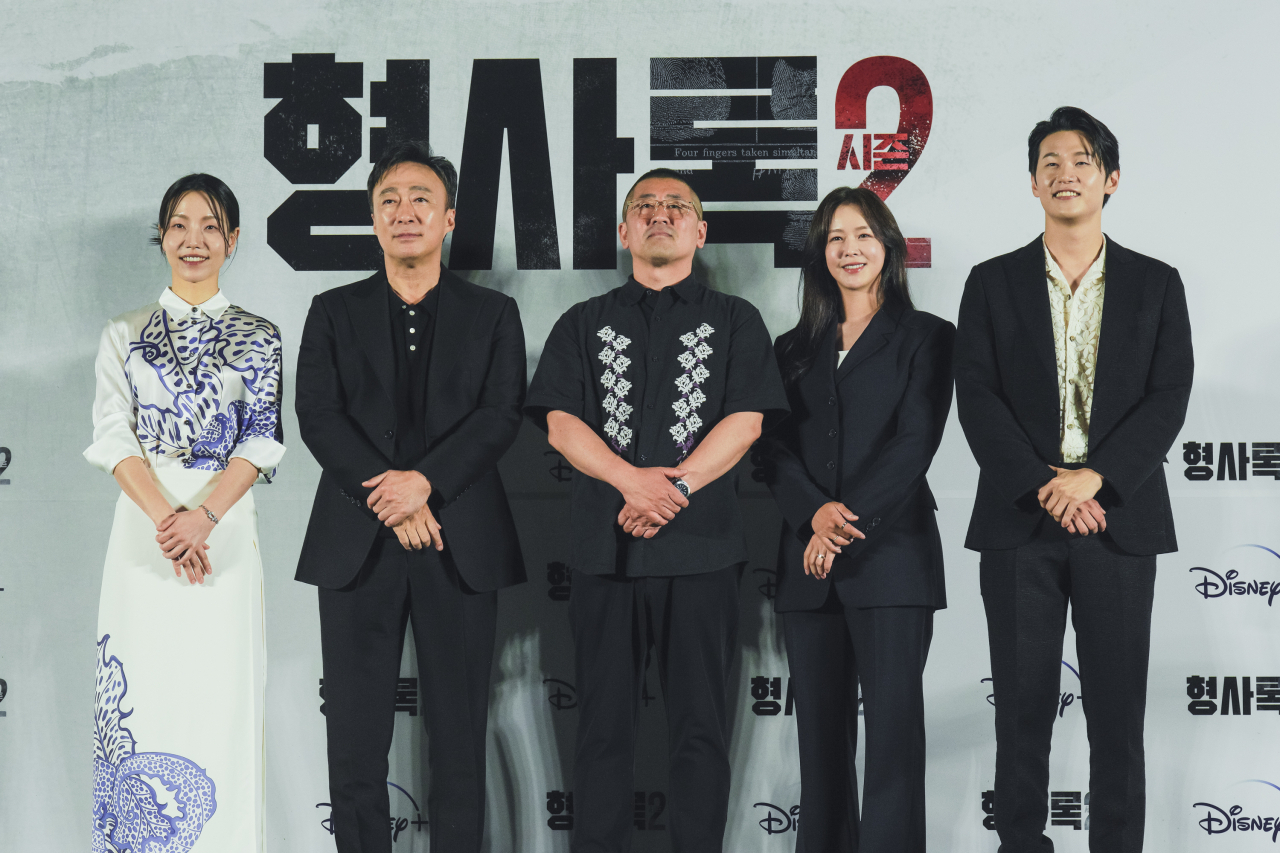 From left: Actors Kim Shin-rock and Lee Sung-min, director Han Dong-hwa and actors Gyeong Su-jin and Lee Hak-ju pose at a press conference at CGV Yongsan in central Seoul, Monday. (Walt Disney Co. Korea)