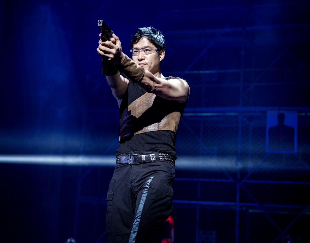 Yoo Jun-sang plays the role of Jeong-hak in 