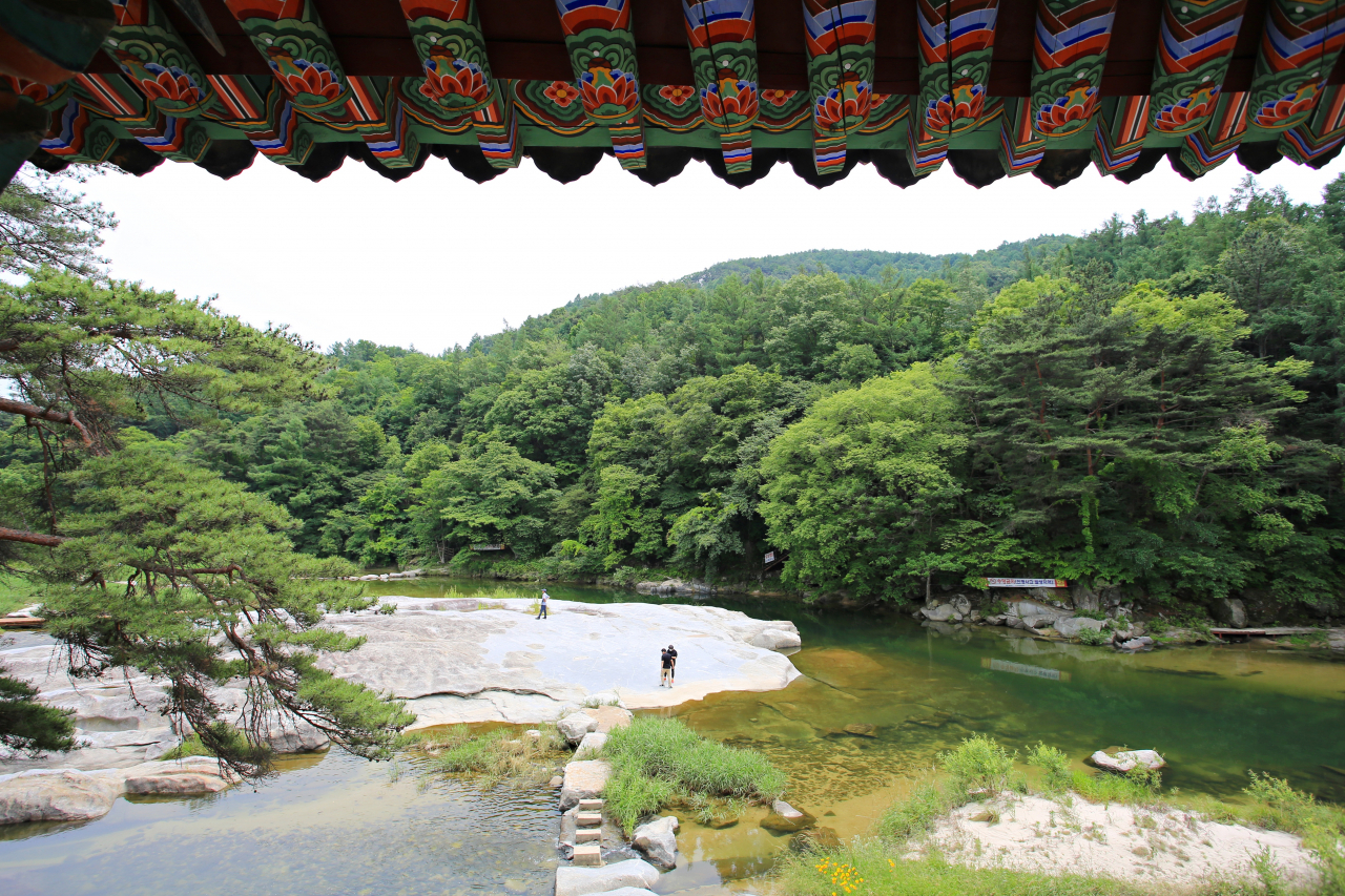 View of Hwarimdong Valley from Donghojeong Pavilion in Hamyang, South Gyeongsang Province (KTO)