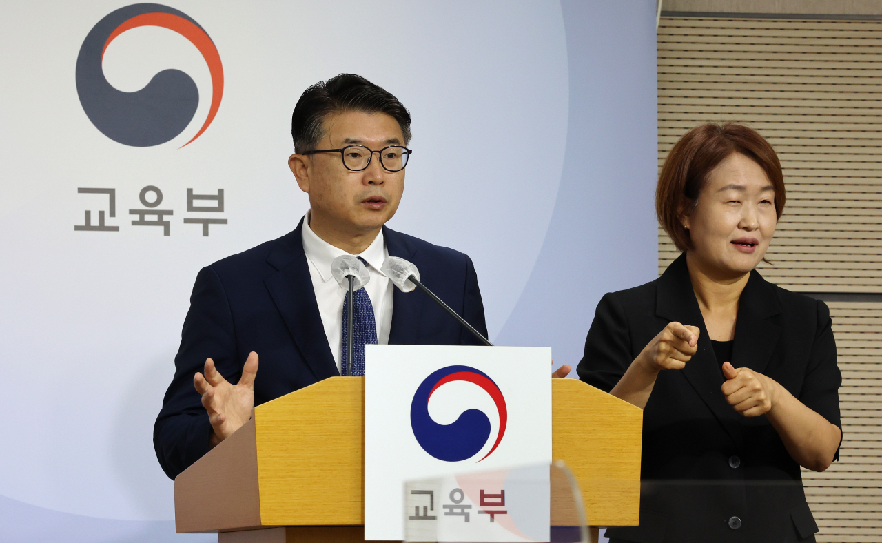 Education Vice Minister Jang Sang-yun speaks during the press briefing at Government Complex Sejong, Friday. (Yonhap)