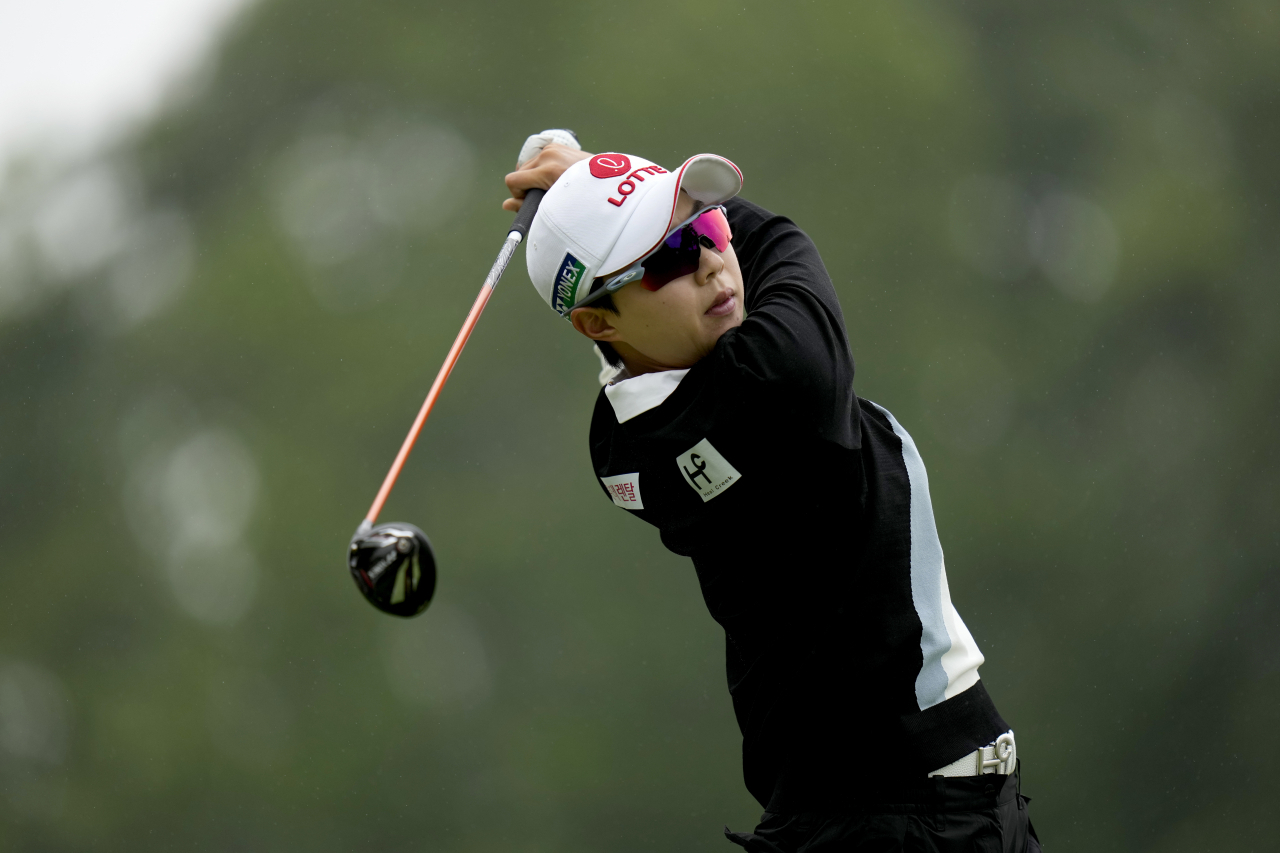 Kim Hyo-joo tees off during the first round of the Women's PGA Championship golf tournament in Springfield, N.J on June 22 (AP-Yonhap)