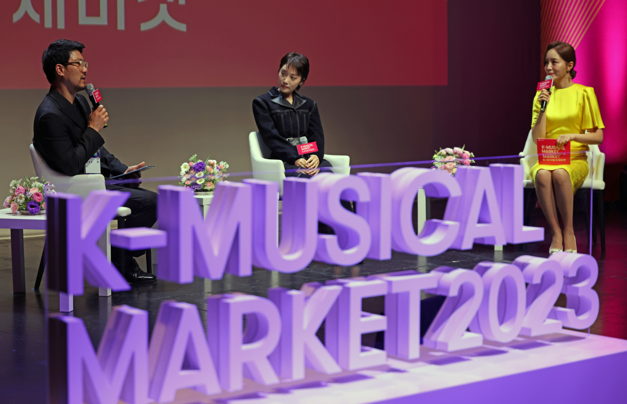 Actors Yang Joon-mo (left) and Kim Hieora (center) discuss their experiences with musical productions in overseas markets at the K-Musical Market 2023, held at the Sejong Center for the Performing Arts on June 30. (The Ministry of Culture, Sports and Tourism)