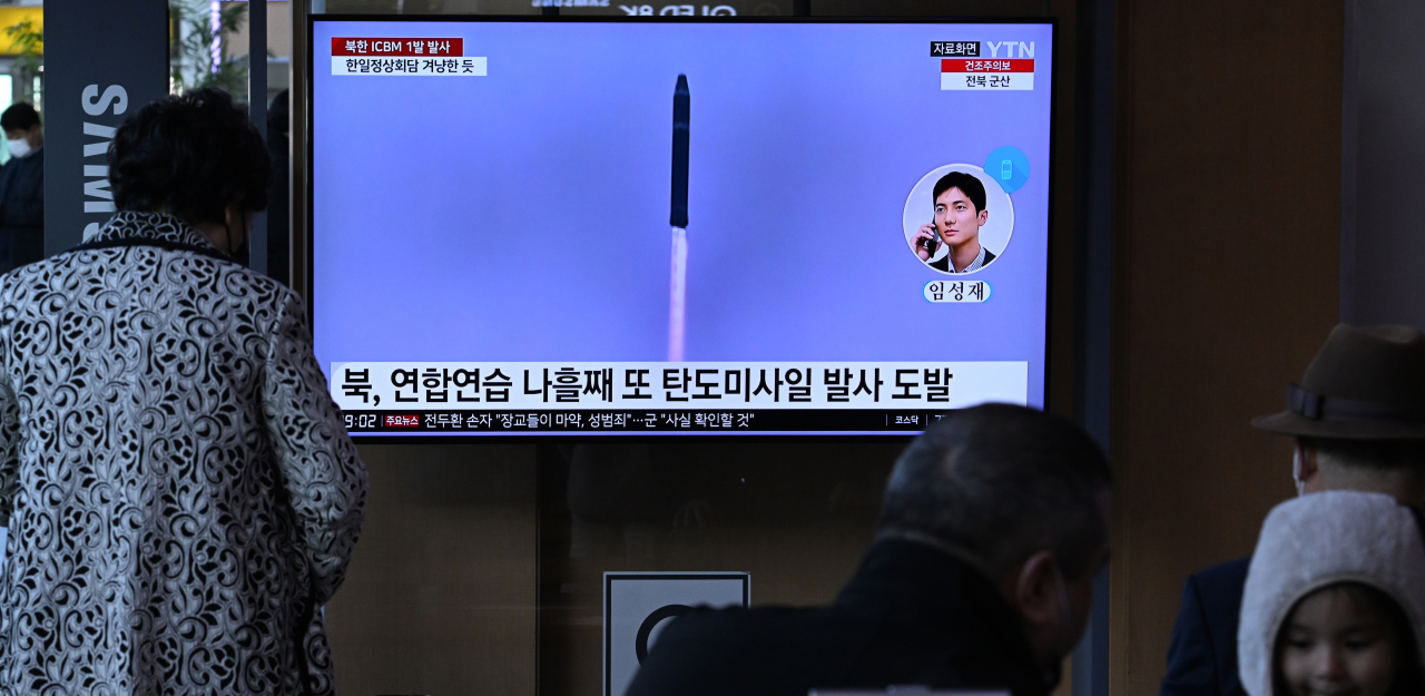 Passersby watch a news report on North Korean missile launches at Yongsan Station in Seoul in March. (File Photo - Im Se-jun/The Korea Herald).