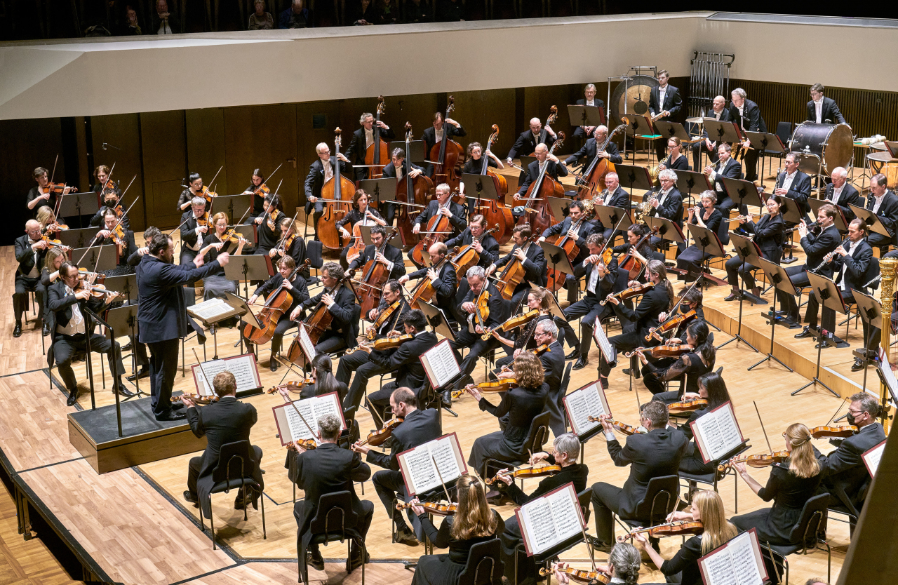 Conductor Andris Nelsons and Leipzig Gewandhaus Orchestra (Mast Media)