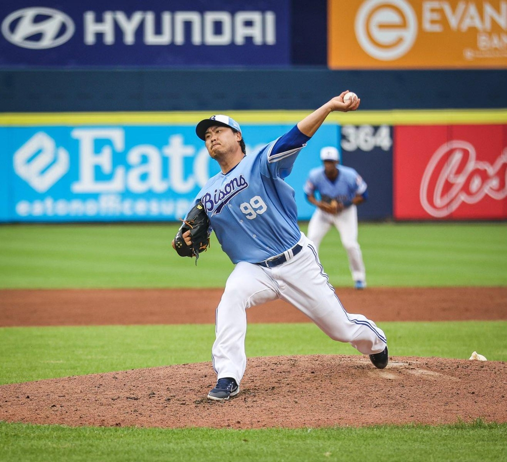 This photo shows Toronto Blue Jays pitcher Ryu Hyun-jin during a minor league rehab outing for the Bisons against the Toledo Mud Hens at Sahlen Field in Buffalo, New York, on Saturday. (Official twitter page of the Buffalo Bisons)