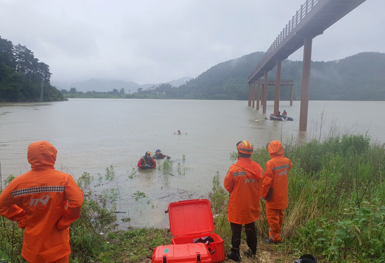 A rescue operation is underway in the county of Imsil-gun, North Jeolla Province, Sunday. (Yonhap)