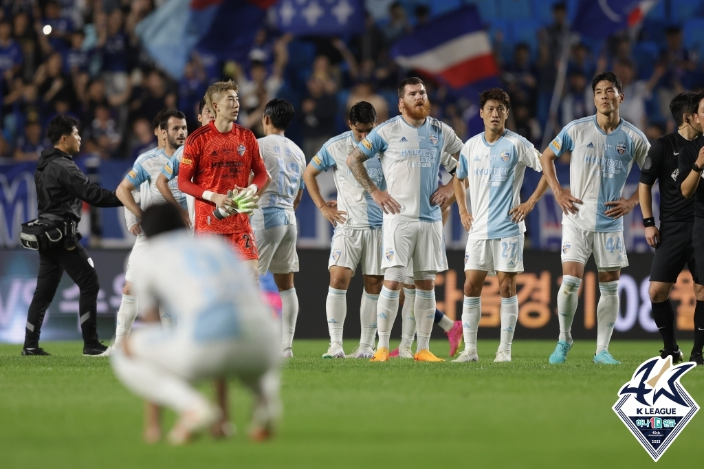 Ulsan Hyundai FC players react to their 3-1 loss to Suwon Samsung Bluewings in a K League 1 match at Suwon World Cup Stadium in Suwon, 30 kilometers south of Seoul, on Saturday. (KFA)