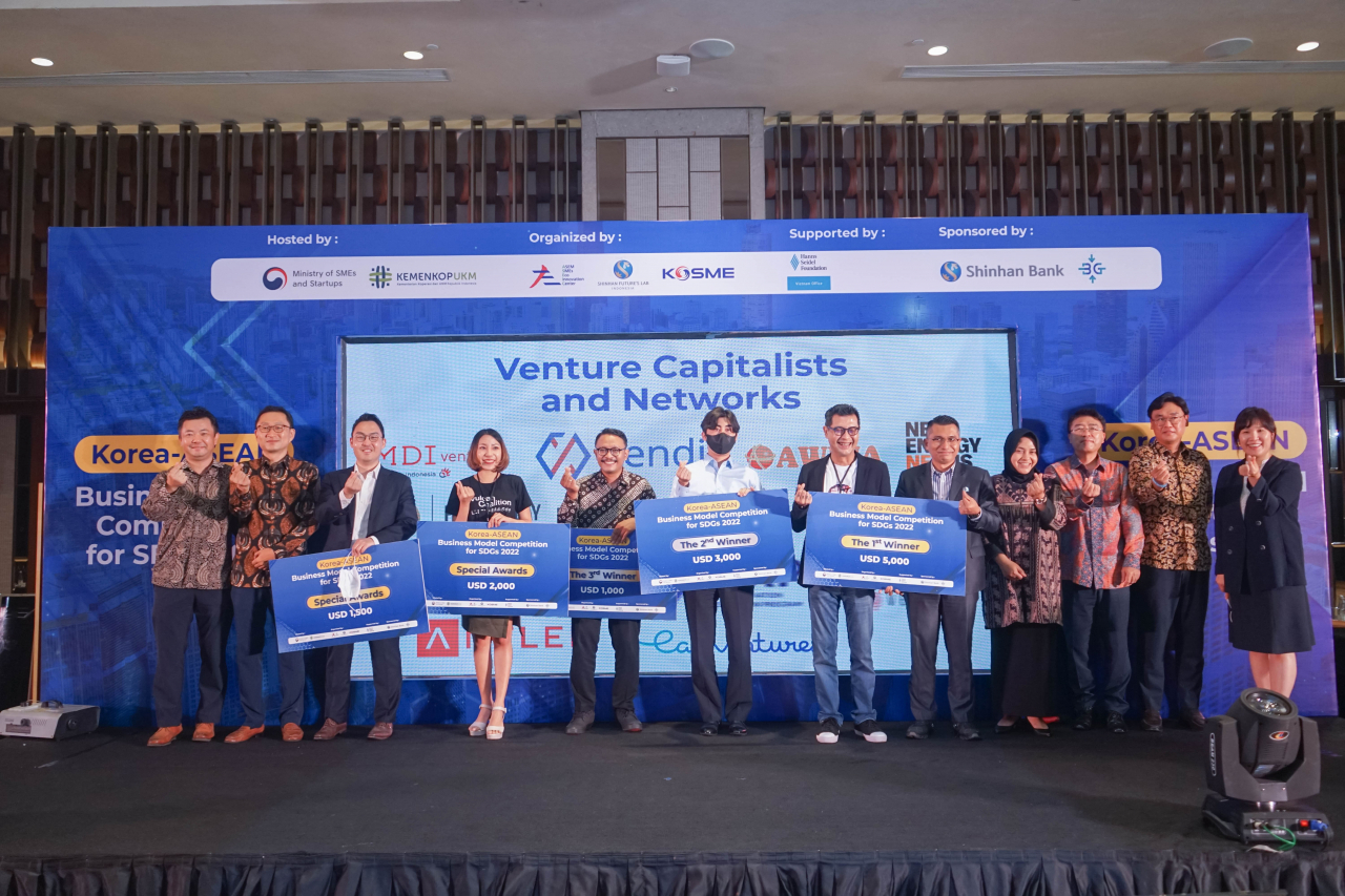 Winners of the 2022 Korea-ASEAN Business Model Competition for SDGs pose for a photo after the Demo Day event at a hotel in Jakarta, Indonesia, on Sept. 7. (Green Business Center)