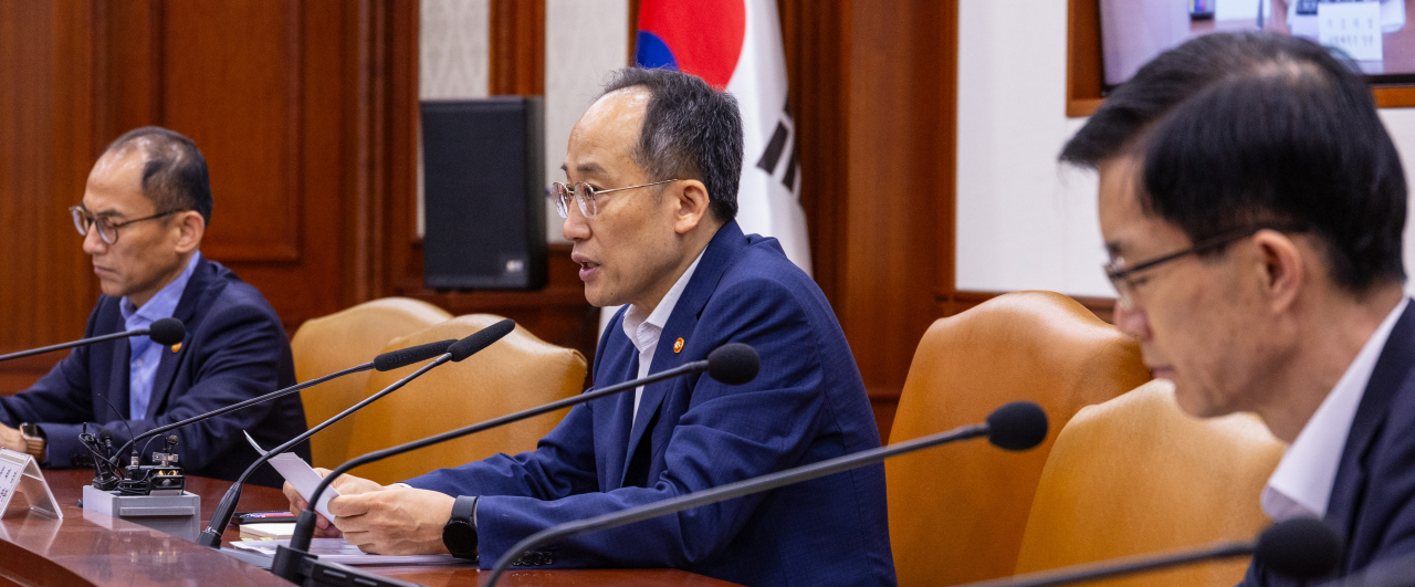This photo shows Finance Minister Choo Kyung-ho speaking during a meeting with economy-related ministers in Seoul on Friday. (Ministry of Economy and Finance)