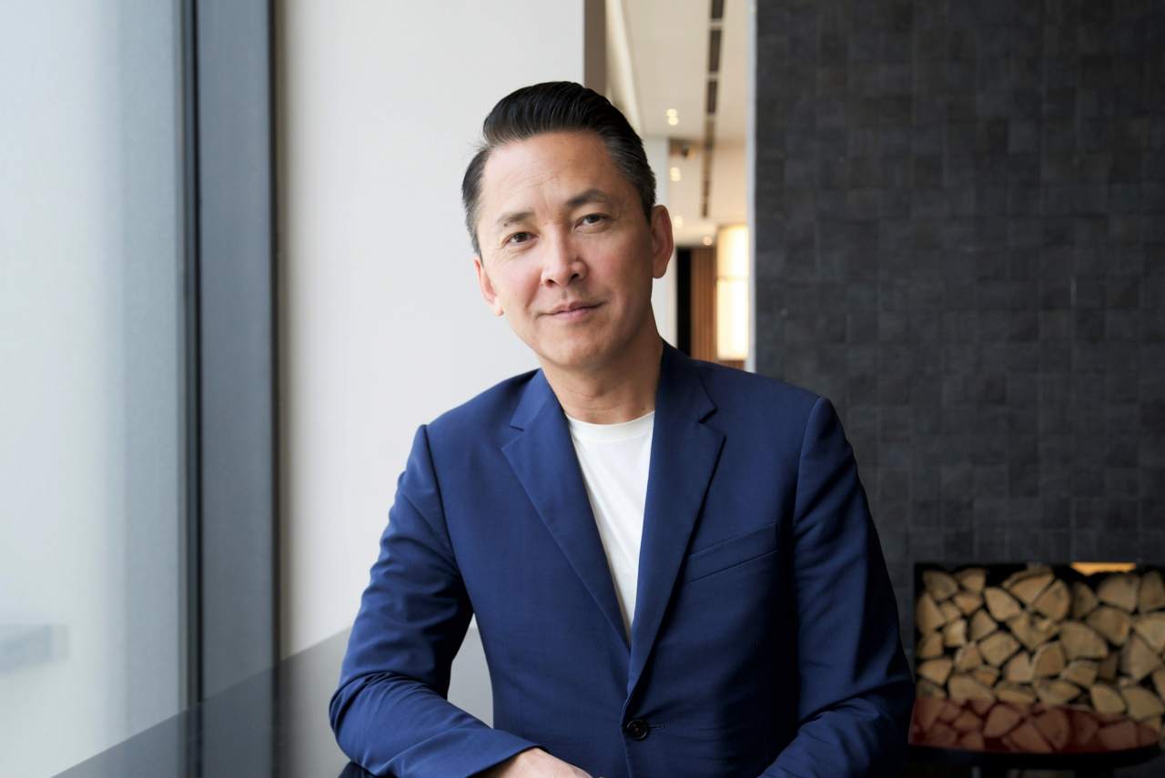 Viet Thanh Nguyen in a recent interview with The Korea Herald in Seoul. (Hwang Dong-hee/The Korea Herald)