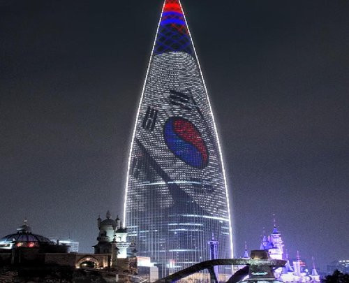 An image of South Korea's flag displayed across Lotte World Tower in southern Seoul on Friday (Veterans ministry)