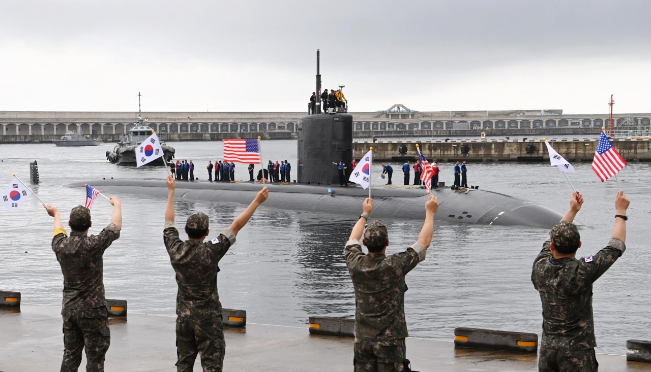 The US Navy's Los Angeles-class attack submarine USS Annapolis enters the South Korean naval base at Jeju Island on Monday morning. (Photo - Republic of Korea Navy)