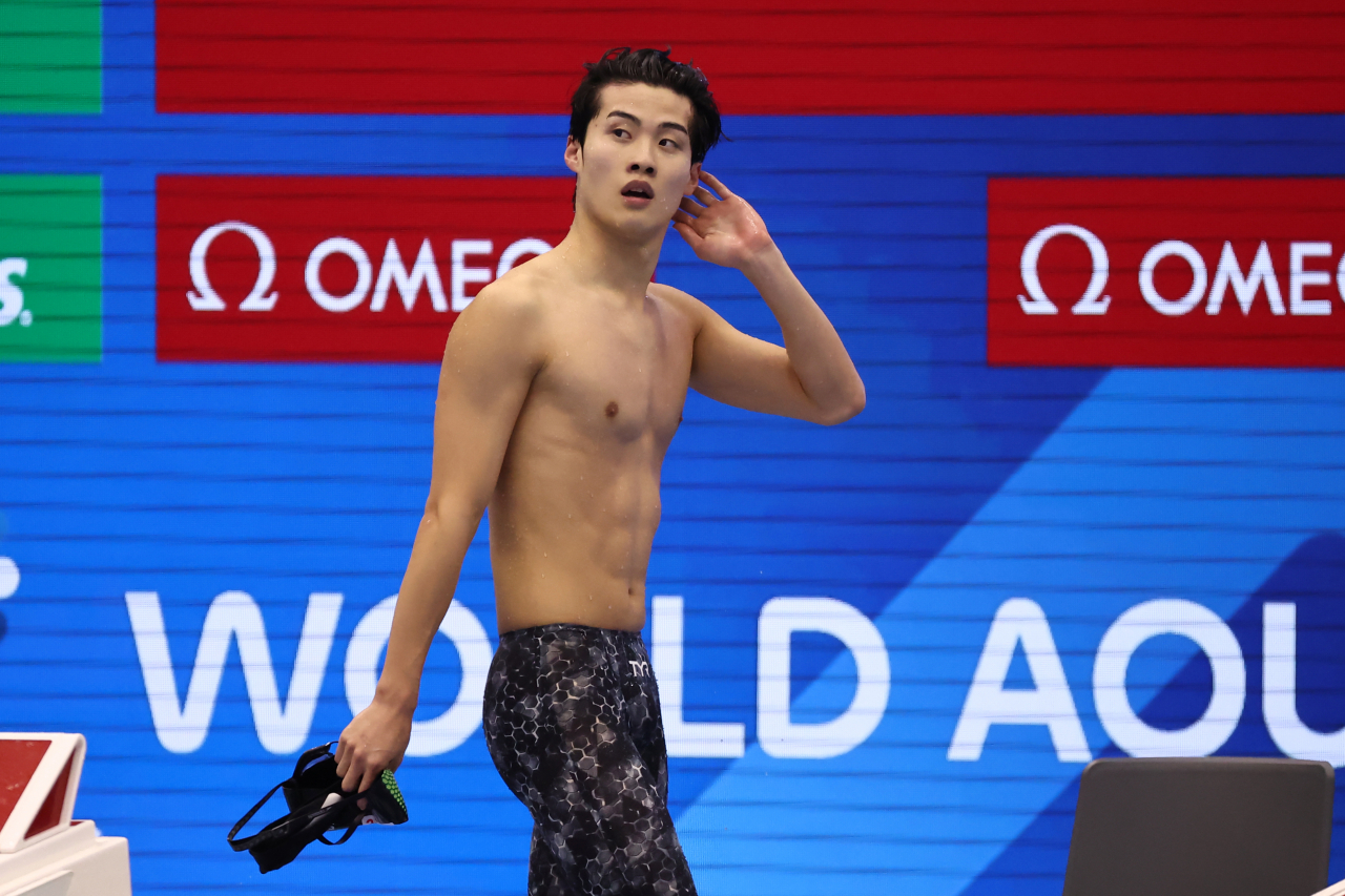 Hwang Sun-woo of South Korea leaves the pool after finishing the semifinals for the men's 200-meter freestyle at the World Aquatics Championships at Marine Messe Fukuoka Hall A in Fukuoka, Japan, on Monday. (Yonhap)