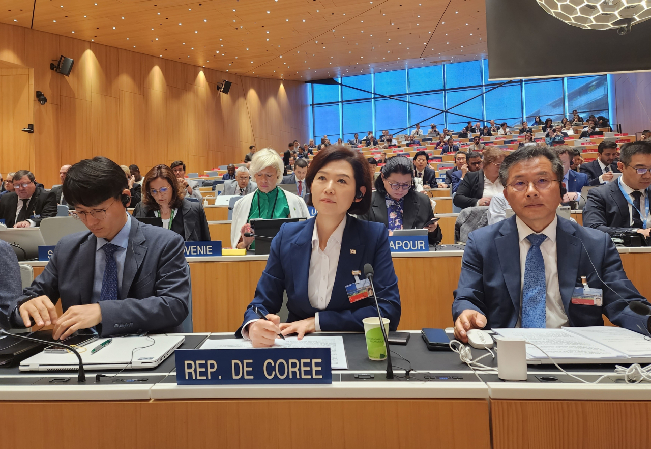 KIPO Commissioner Lee Insil (center) is seen attending the 64th WIPO's General Assembly in Geneva, on July 6. (KIPO)