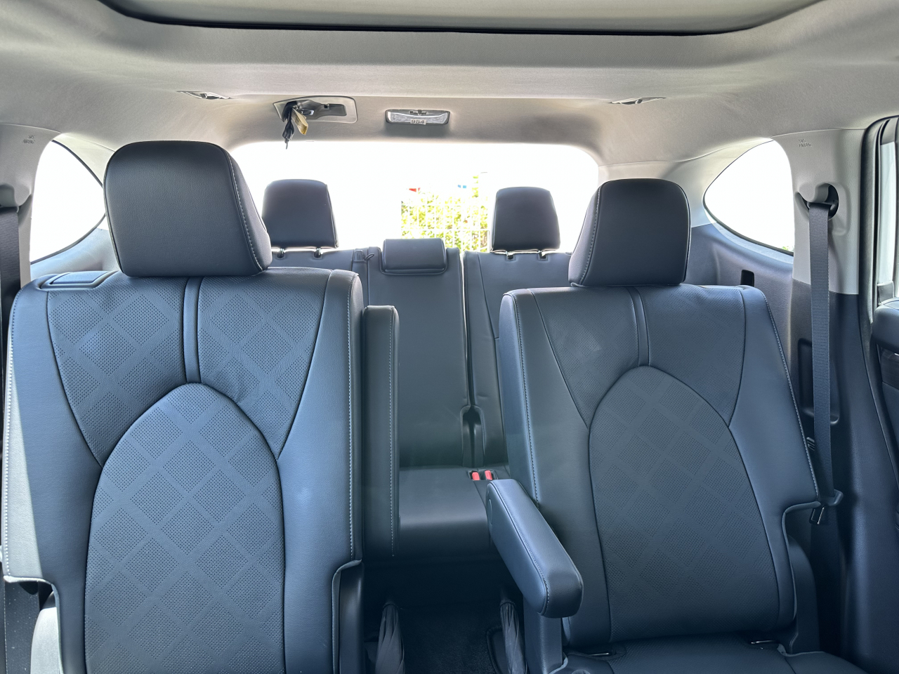 A view of the second and third-row seats in Toyota’s Highlander Hybrid (Byun Hye-jin/The Korea Herald)