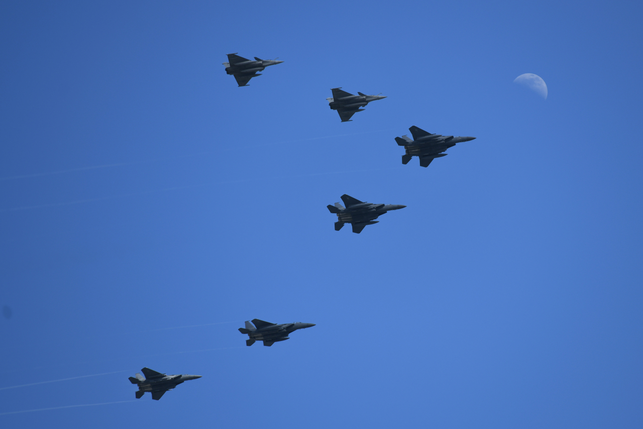 F-15K fighter jets of South Korea and Rafale fighter jets of France fly over an air base in the southeastern city of Gimhae on July 25. (Yonhap)