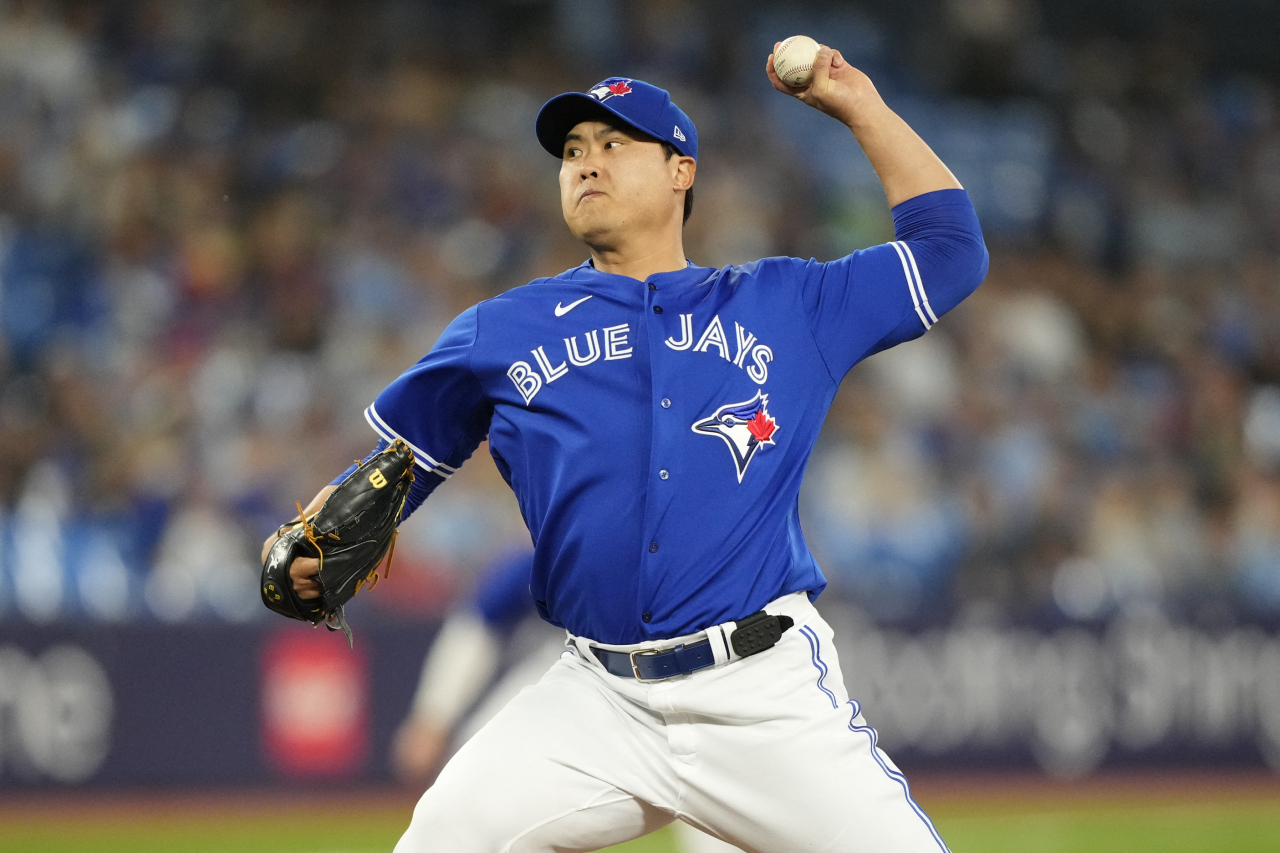 Toronto Blue Jays starter Ryu Hyun-jin pitches against the Baltimore Orioles during the top of the first inning of a Major League Baseball regular season game at Rogers Centre in Toronto on Tuesday. (Yonhap)