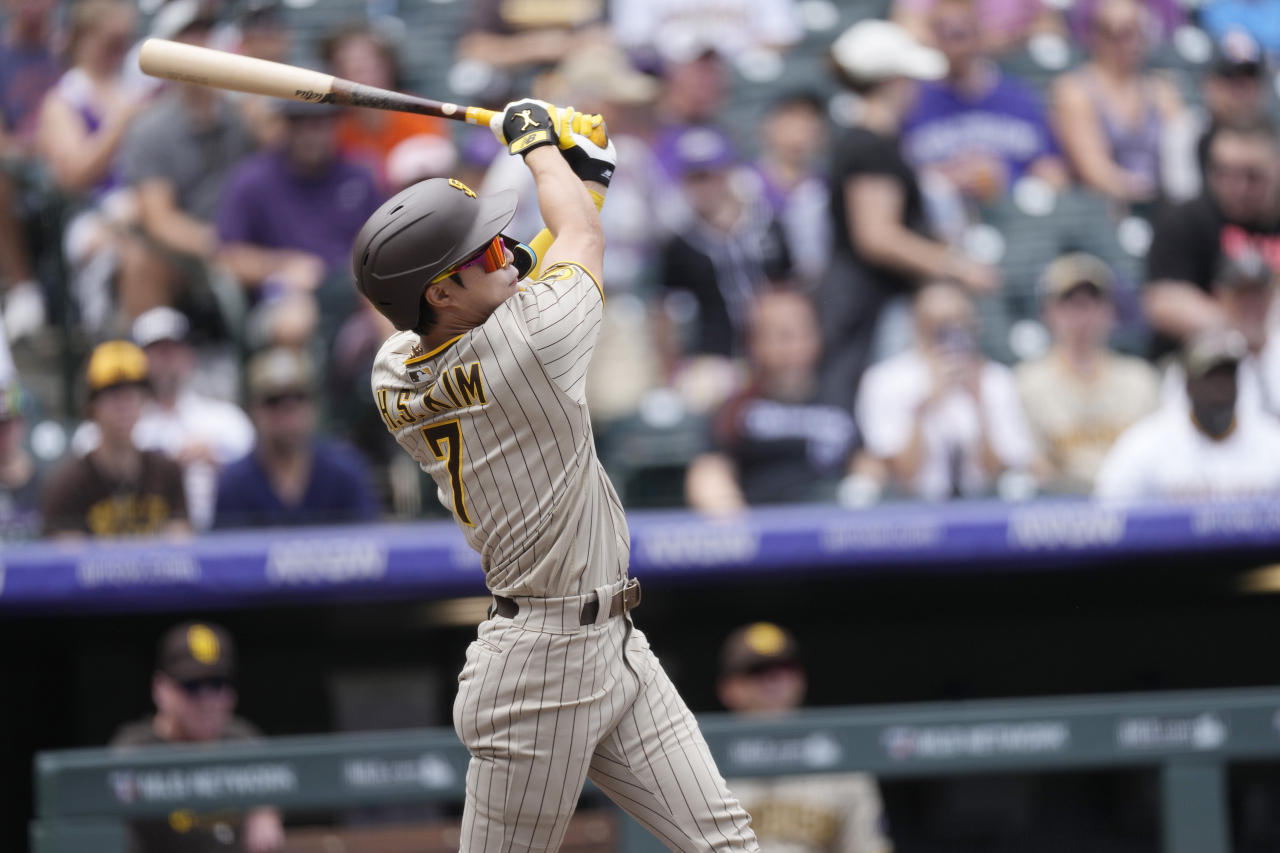 Kim Ha-seong follows through on his solo home run against the Colorado Rockies at Coors Field in Denver on Wednesday (AP-Yonhap)
