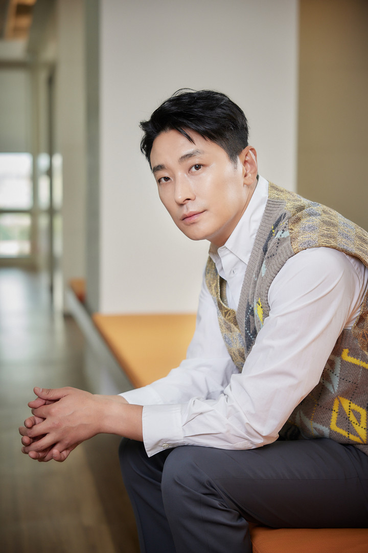 Ju Ji-hoon (Showbox)