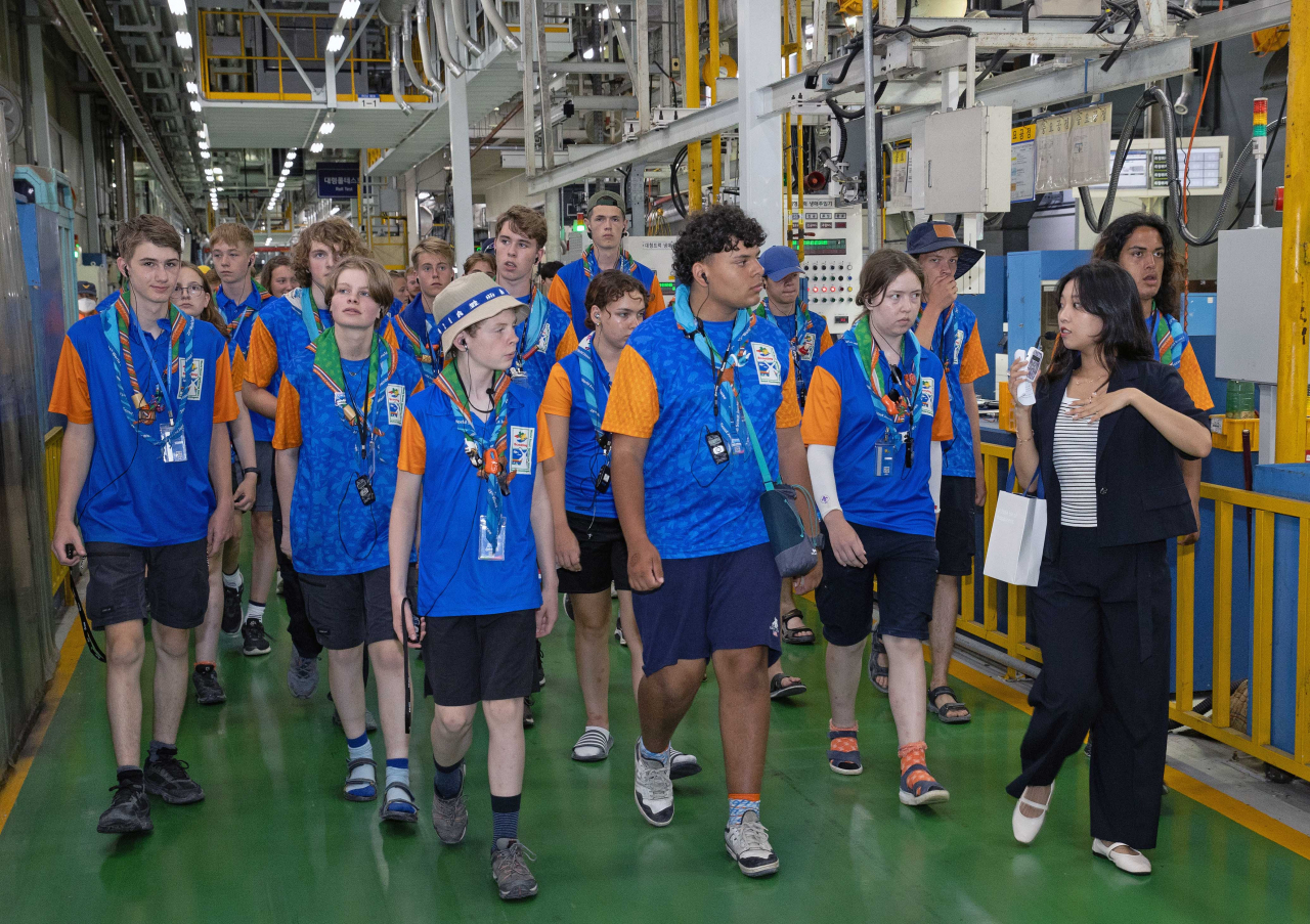 Dutch scout members who participated in the 2023 World Scout Jamboree tour Hyundai Motor's Jeonju factory on Monday. (Hyundai Motor Group)