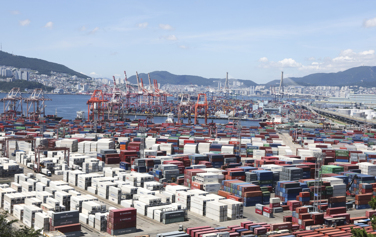 Shipping containers are placed at Busan Port, Aug. 1. (Yonhap)