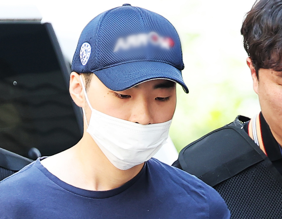 Choi Won-jong attends a pretrial interrogation at Seongnam Branch of Suwon District Court in Seongnam, Gyeonggi Province, on Wednesday. (Yonhap)