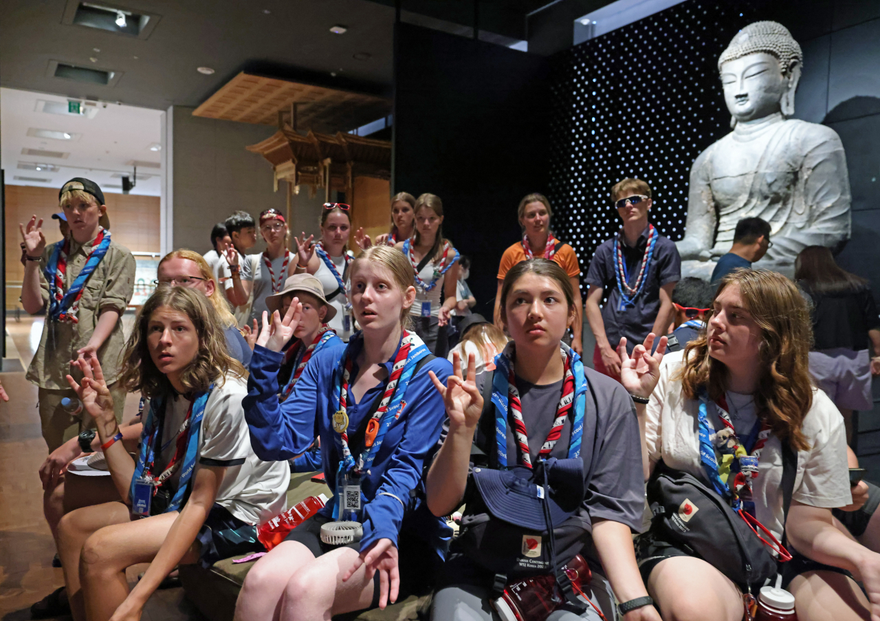 Scouts of Denmark and Norway visit the National Museum of Korea on Wednesday. (Ministry of Culture, Sports and Tourism)