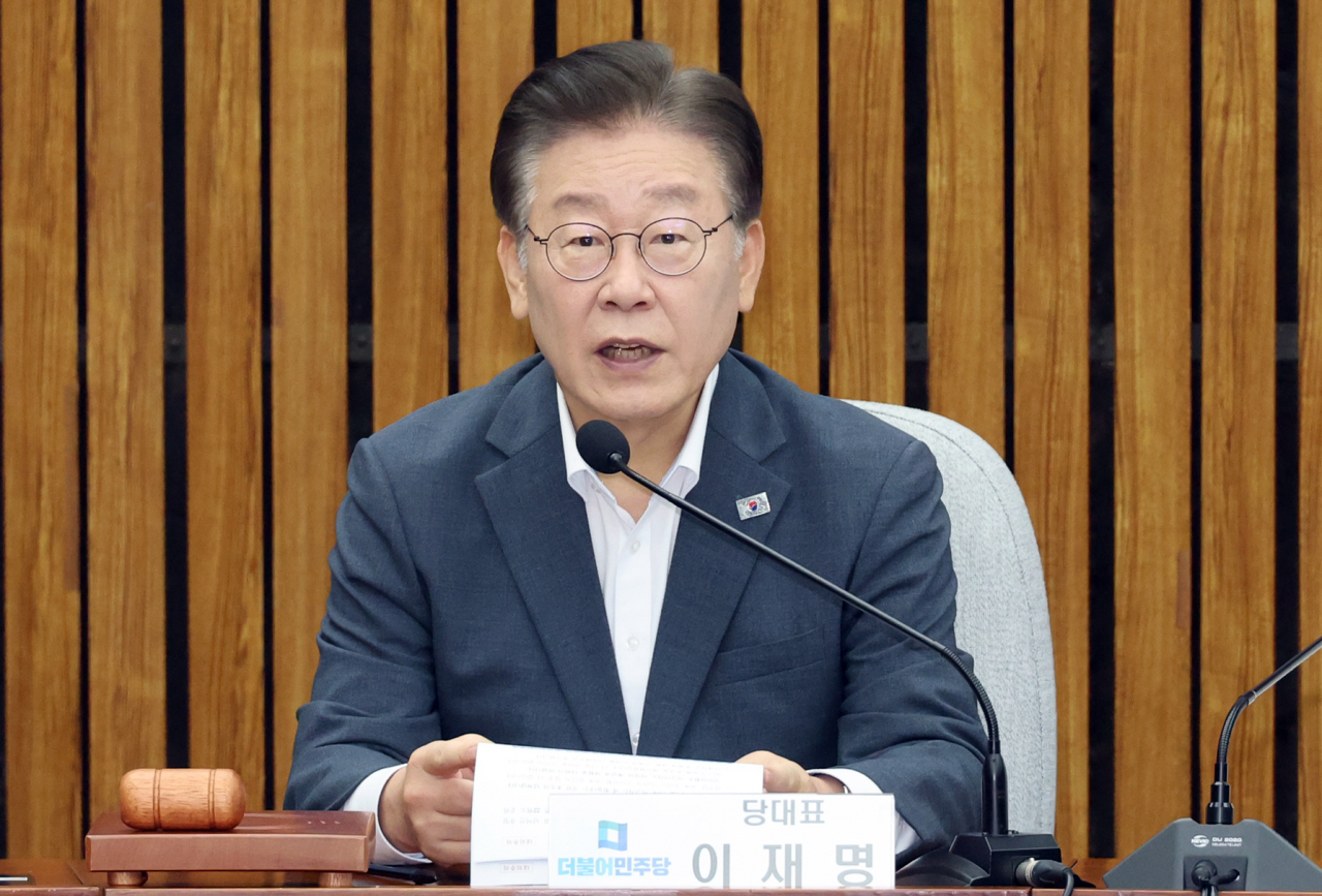 Opposition leader Lee Jae-myung speaks during a party meeting on Wednesday. (Yonhap)