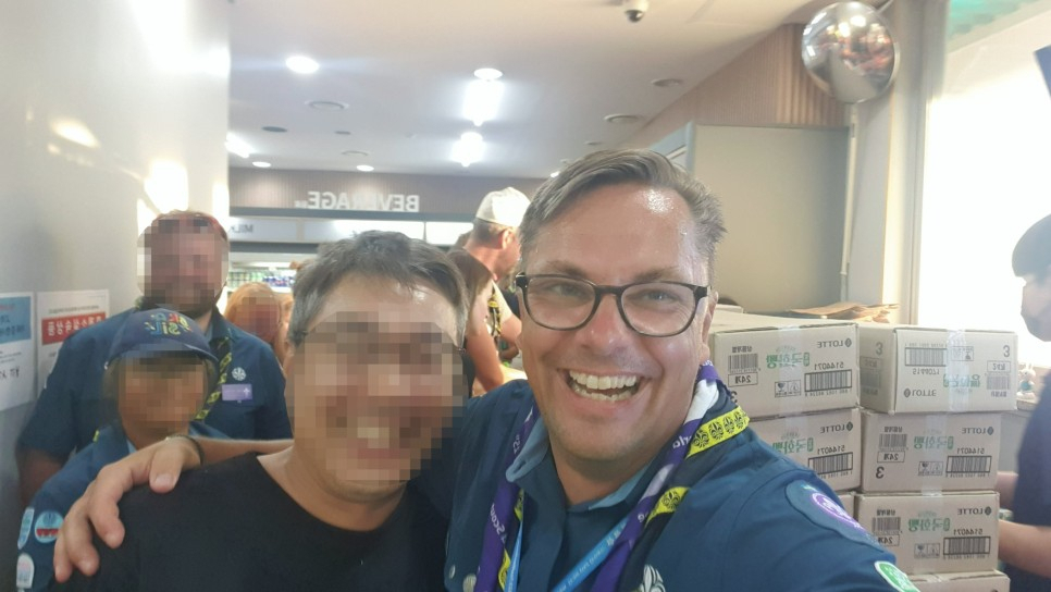 Magnus (right) from the Swedish Scouts of 2023 World Jamboree, poses for a photograph on Tuesday with an unidentified Korean man who treated Swedish Scouts with ice cream. (Courtesy of Fredrik)