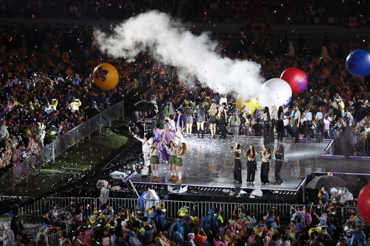 K-pop singers take the stage at a K-pop concert for the 2023 World Scout Jamboree held at Seoul World Cup Stadium in western Seoul on Friday. (Ministry of Culture, Sports and Tourism)