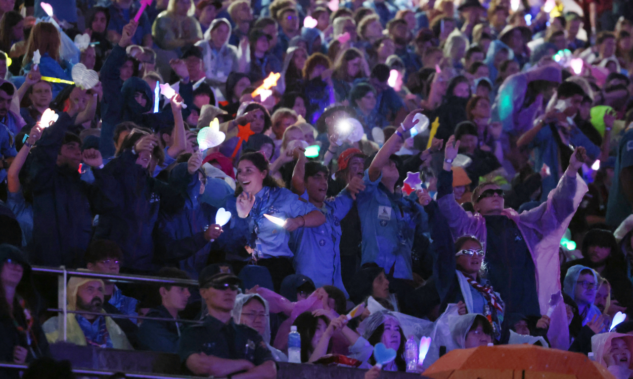Scouts enjoy a K-pop concert for the 2023 World Scout Jamboree held at Seoul World Cup Stadium in western Seoul on Friday. (Ministry of Culture, Sports and Tourism)