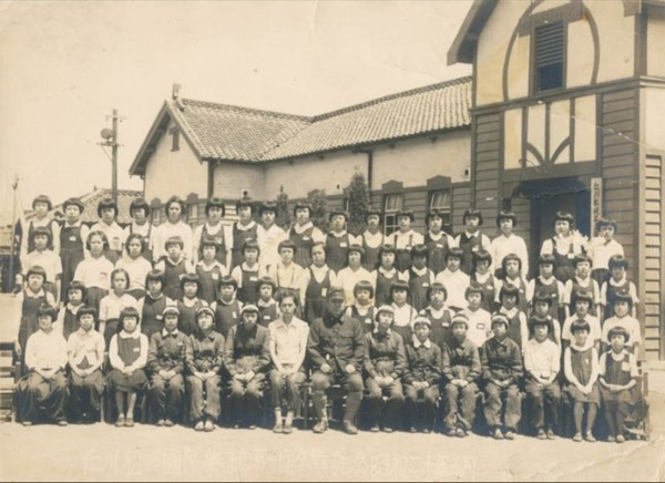 This September 1944 photo shows sixth-grade students at an elementary school in Incheon. (Museum of Japanese Colonial History in Korea)