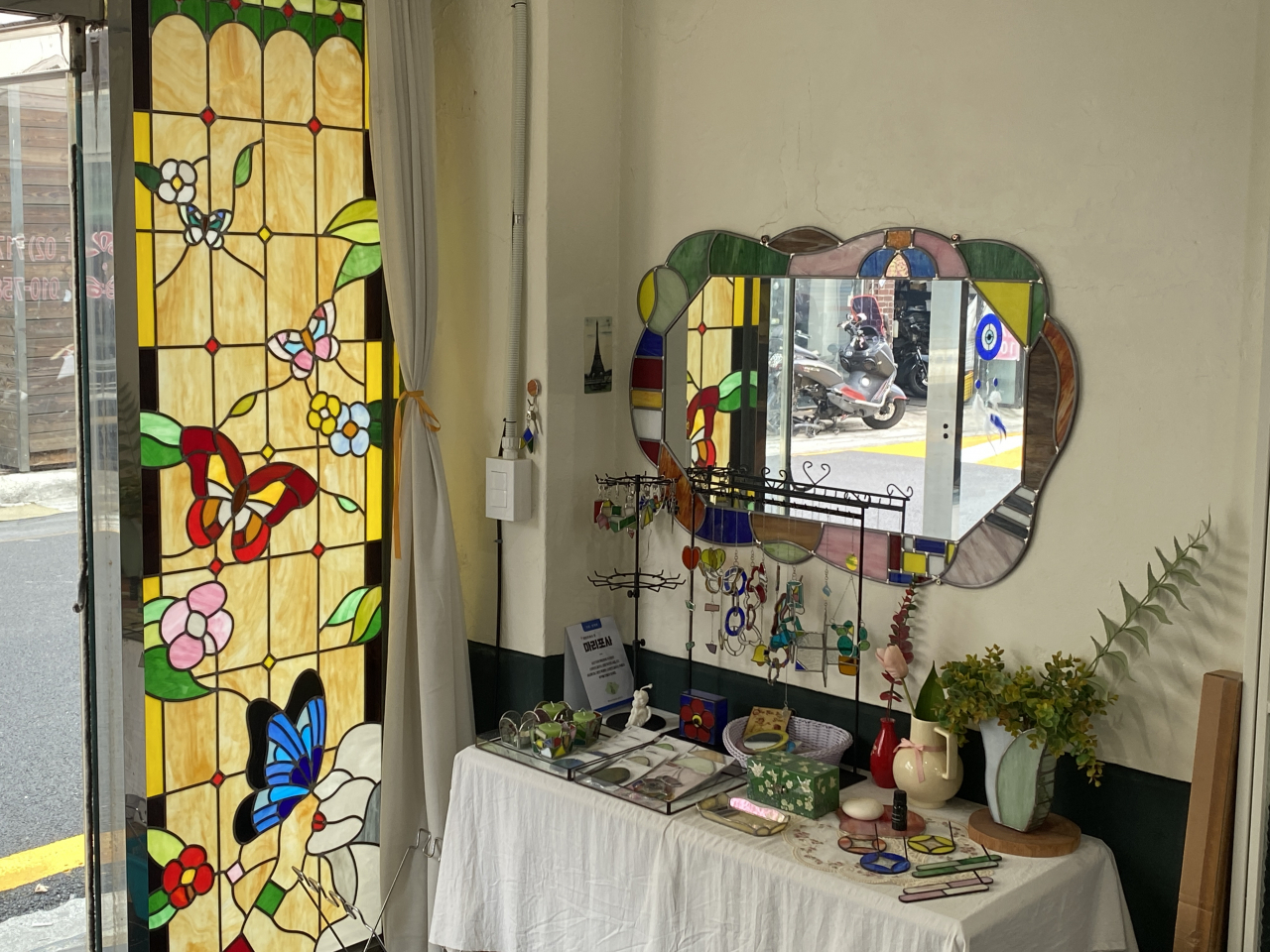 Stained glass windows and decorations are on display at Mariposa Stained Glass. (Hwang Joo-young/The Korea Herald)