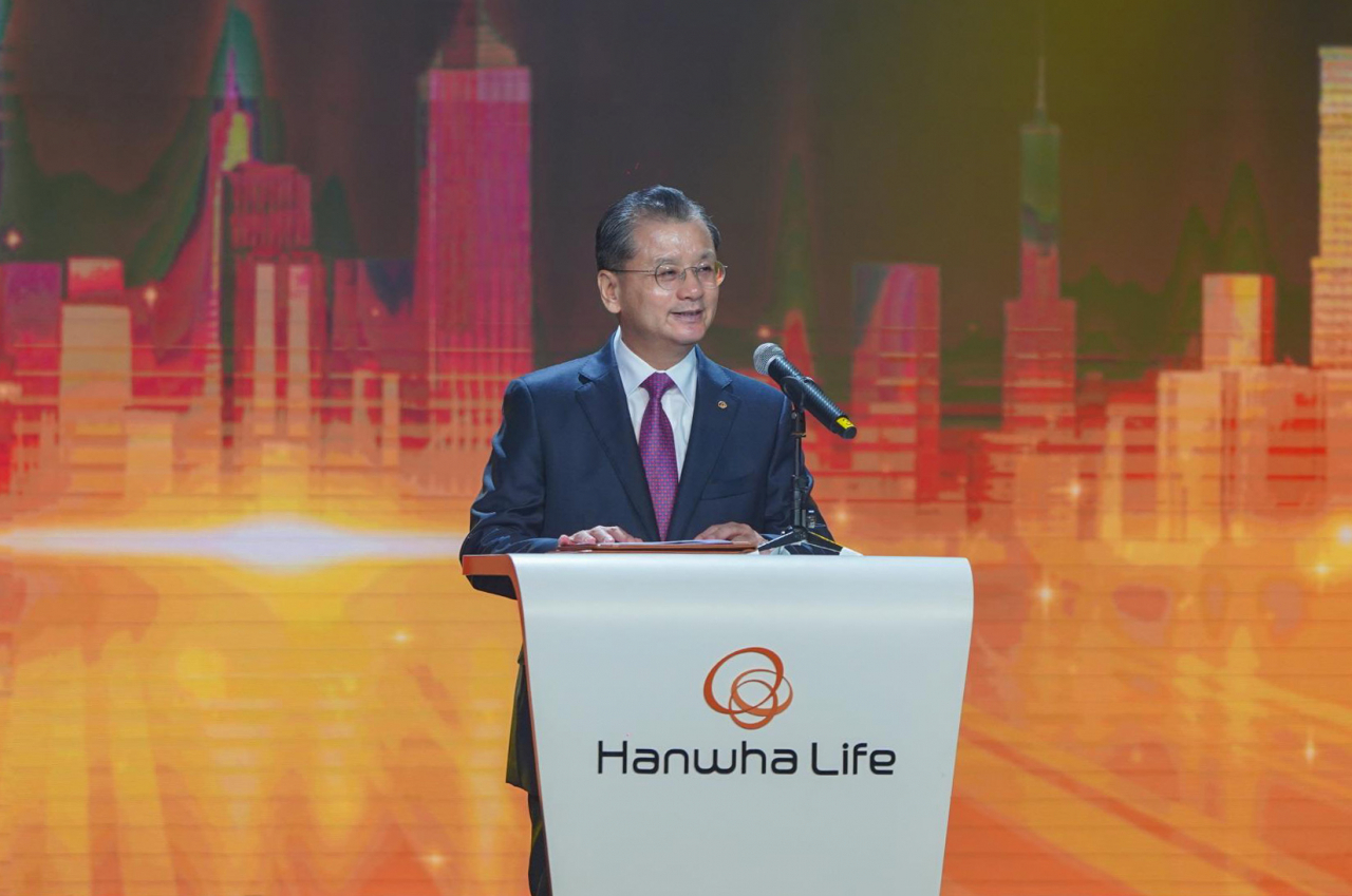 Hanwha Life CEO Yeo Seung-joo speaks at a ceremony celebrating the 15th anniversary of the Vietnamese arm of Hanhwa Life Insurance in Ho Chi Minh, Vietnam, Friday. (Hanwha Life Insurance)