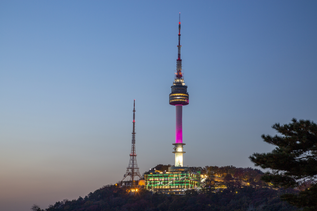 N Seoul Tower will turn off its lights for five minutes to mark Energy Day, on Tuesday. (Getty Image Bank)