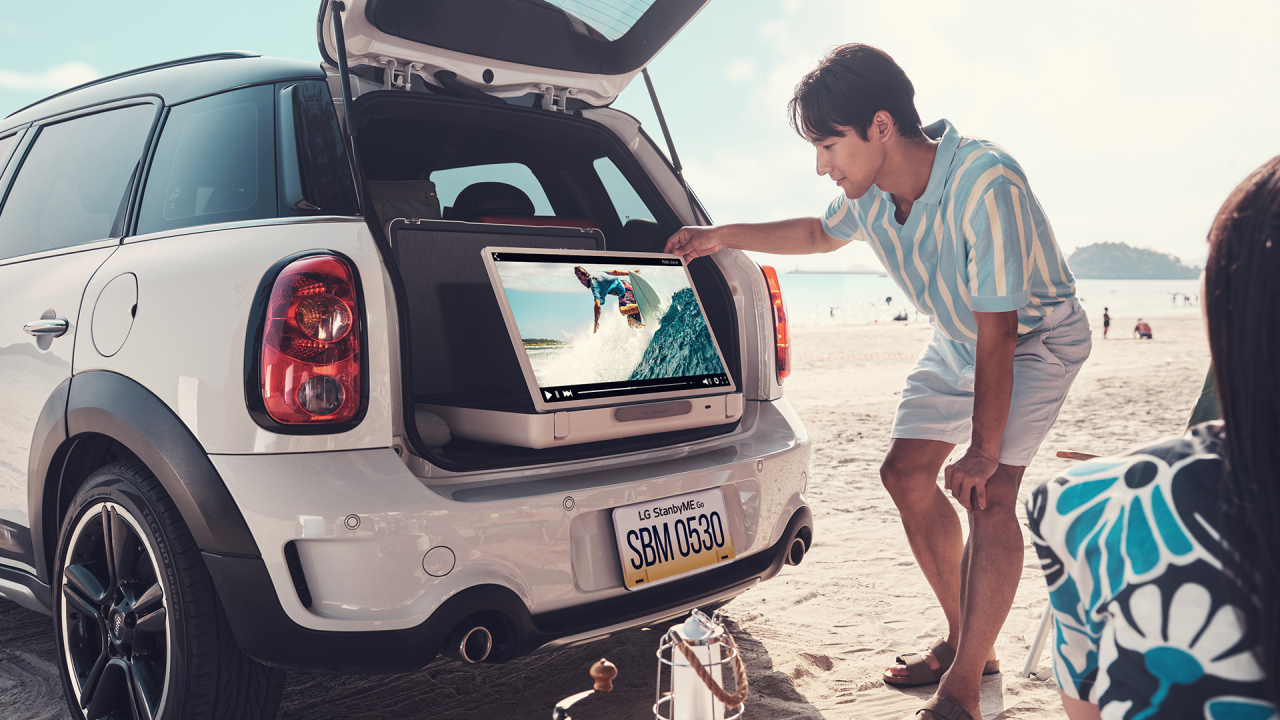 LG Electronics's latest portable TV called StanbyMe Go, which debuted in Korea this June, is housed in a suitcase, allowing users to bring it anywhere. It awaits an official launch in North America and Europe this year. (LG Electronics)