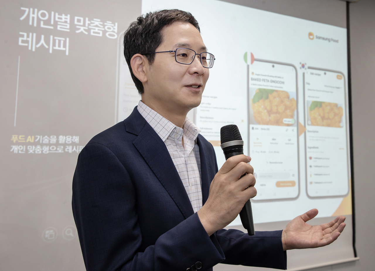 Park Chan-woo, head of Home Internet of Things Business at Samsung Electronics speaks at a press briefing on Samsung Food in Seoul on Thursday. (Samsung Electronics)