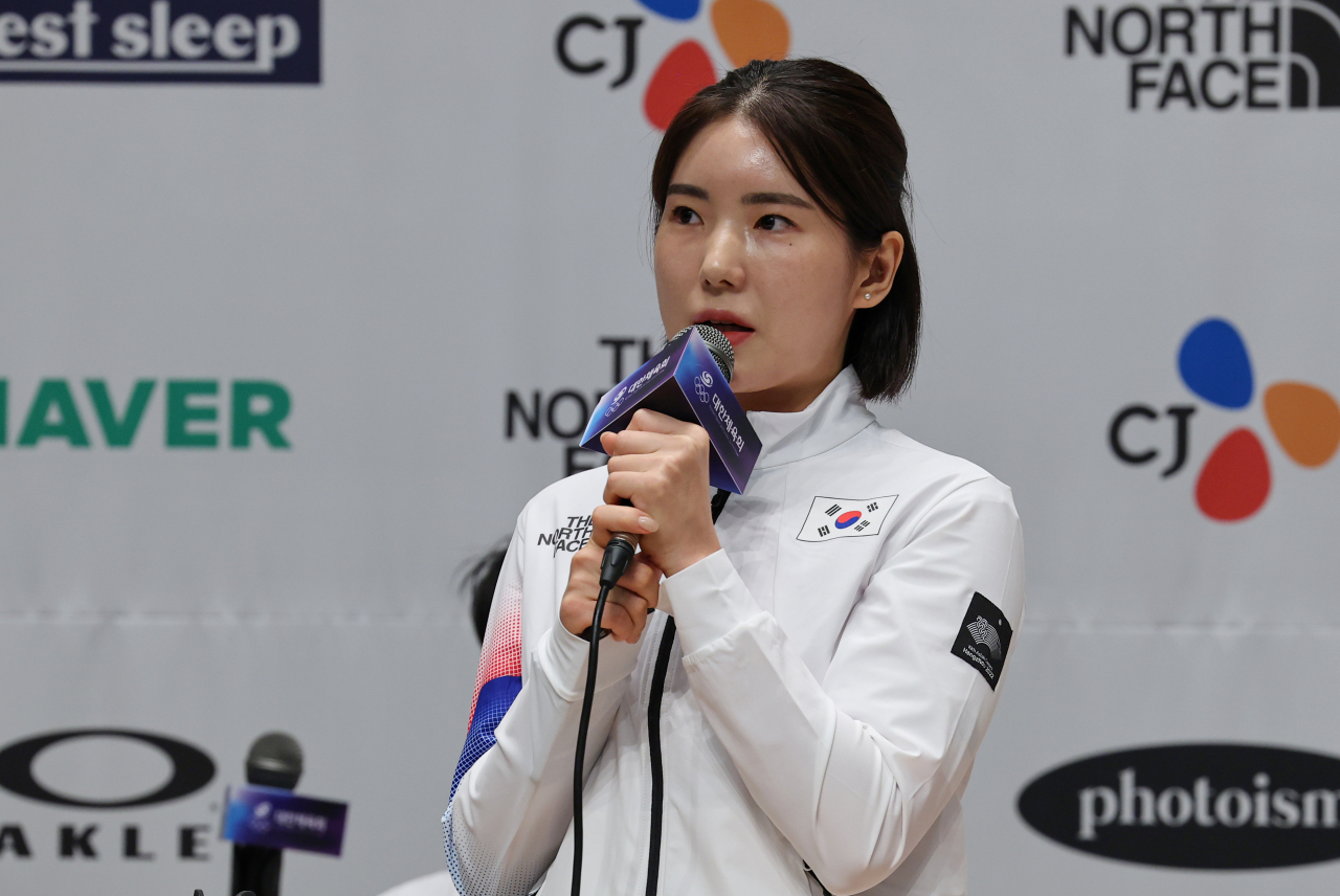 South Korean fencer Song Se-ra speaks during a joint press conference at a media day event at the Jincheon National Training Center in Jincheon, North Chungcheong Province, on Aug. 24, marking the 30-day countdown to the Hangzhou Asian Games. (Yonhap)