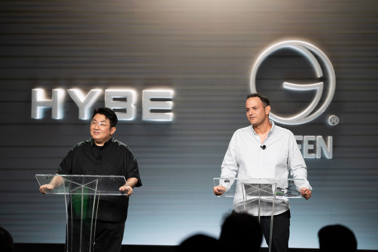 Hybe Chairman Bang Si-hyuk (left) and Interscope Geffen A&M Records CEO and Chairman John Janick speak at a press conference about
