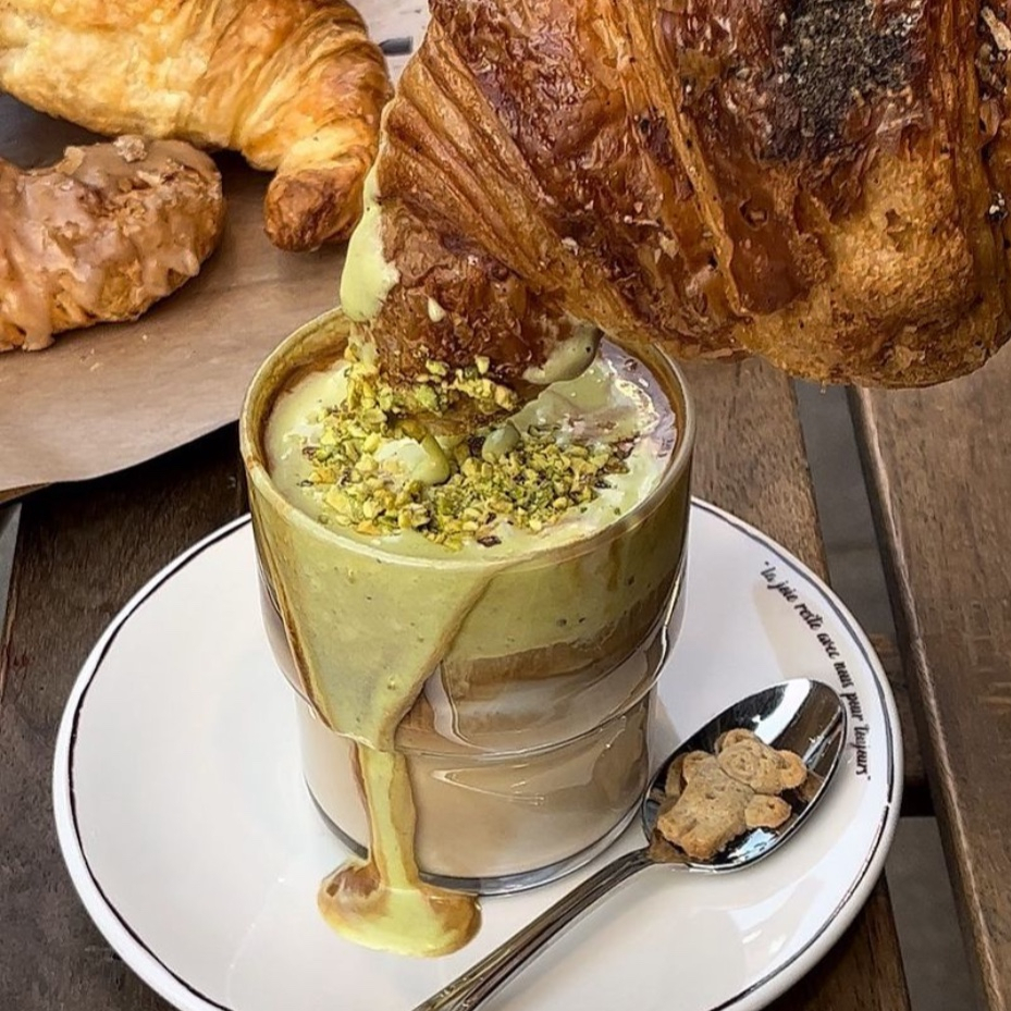 Teddy Beurre House's signature pistachio creme latte and croissant (Teddy Beurre House)