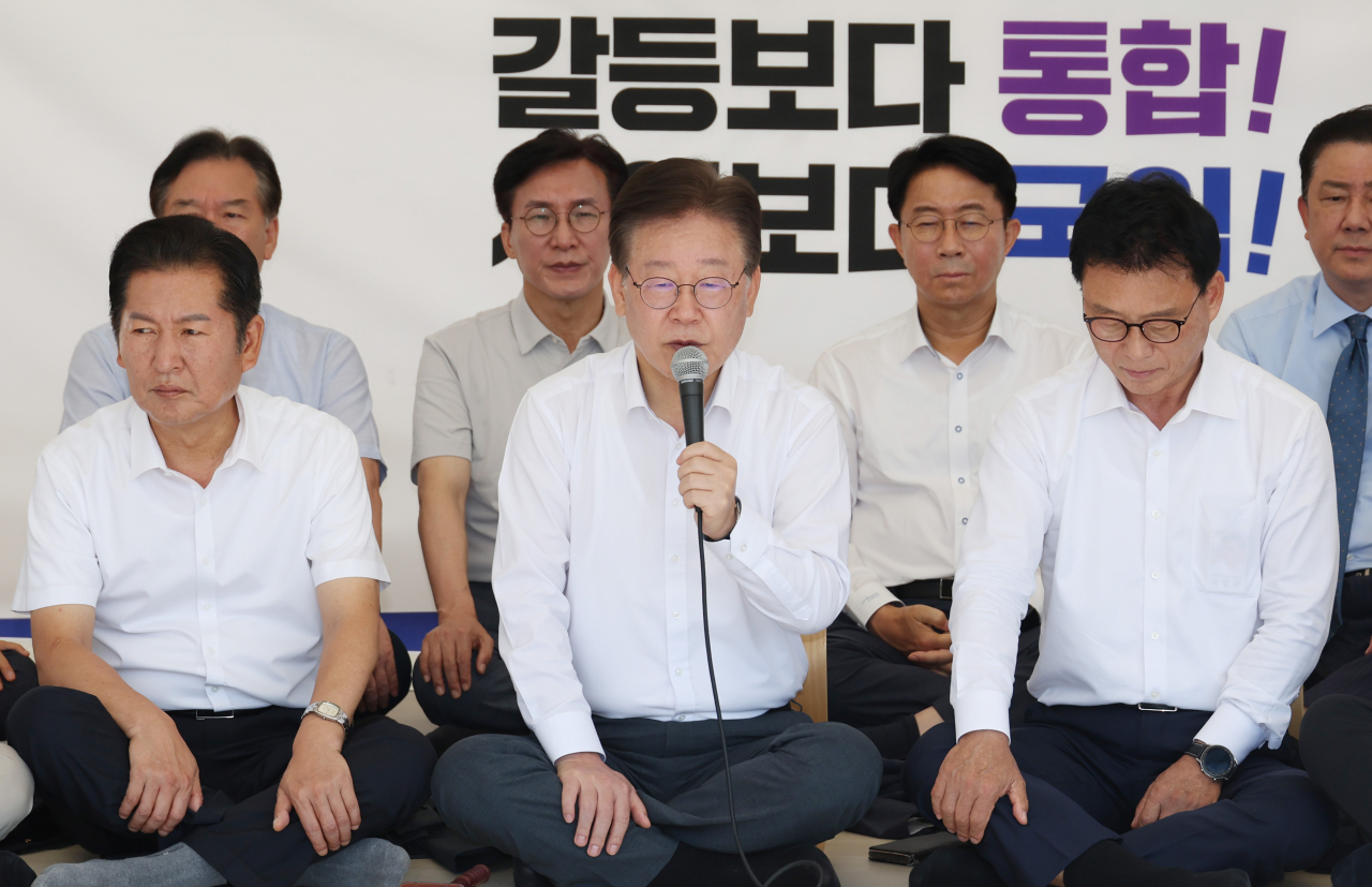 Main opposition leader Lee Jae-myung speaks under a tent as he continues his sit-in hunger strike against the government on Friday. (Yonhap)