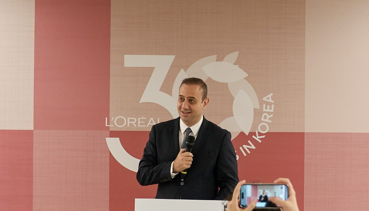 Fabrice Megarbane, L’Oreal’s North Asia president and China CEO, speaks at a press conference at the Korean unit’s headquarters in Seoul on Friday. (L'Oreal Korea)