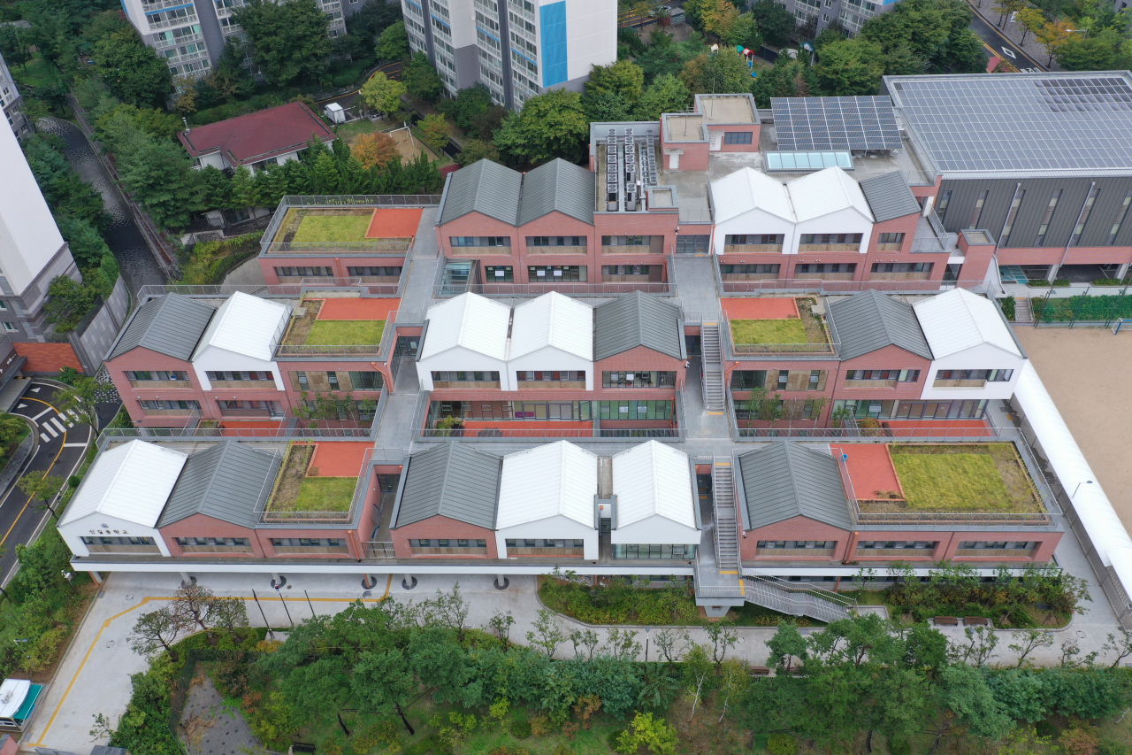 Singil Middle School in Seoul designed by architect Lee Hyun-woo (Seoul Metropolitan Office of Education)