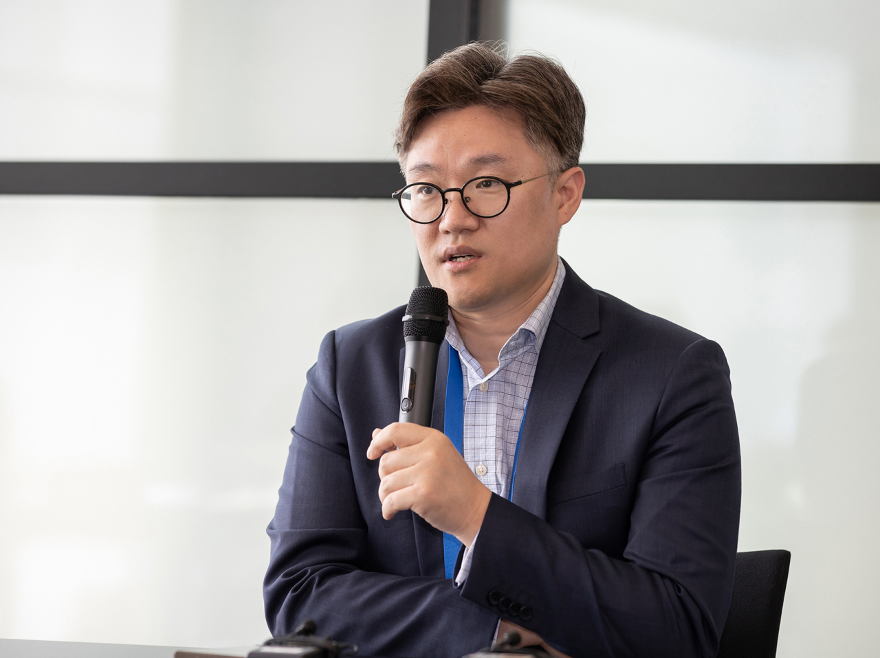 Chung Kang-il, executive vice president in charge of TV business at Samsung Electronics, speaks at a press conference held on the sidelines of the IFA trade show on Friday in Berlin. (Samsung Electronics)