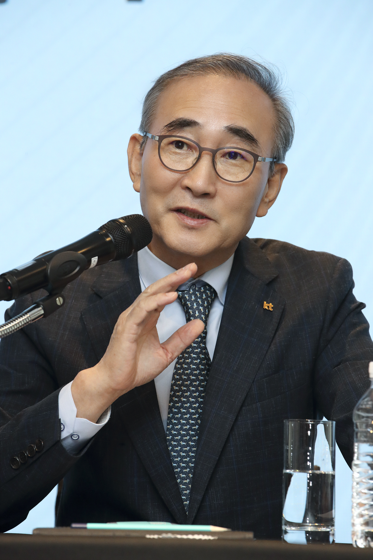 KT Corp.'s new CEO Kim Young-shub speaks during his first meeting with local reporters in Seoul on Thursday, after taking office last week. (KT Corp.)